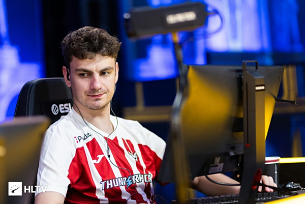 BLG官方：教练Fury正式加盟队伍